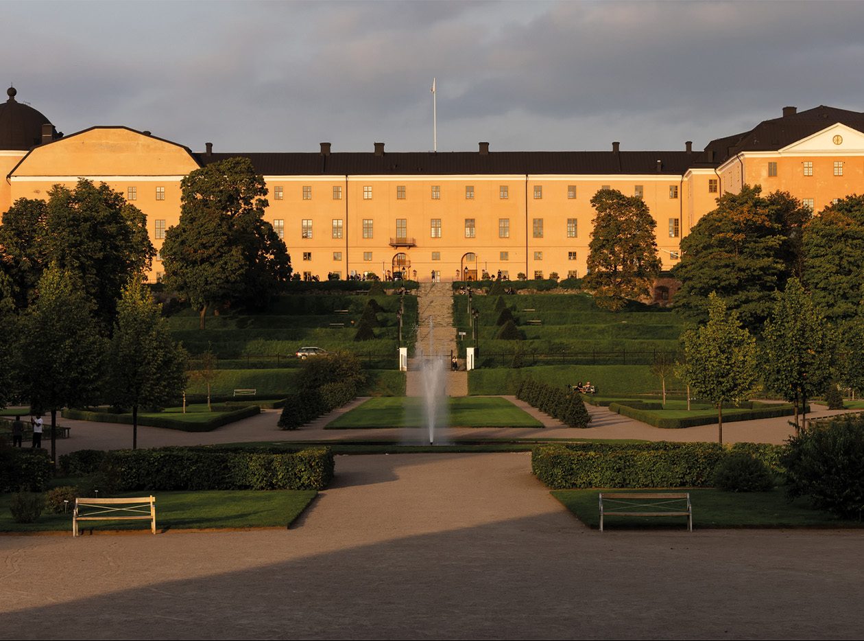 Uppsala slott fotograferat från Botaniska trädgården
